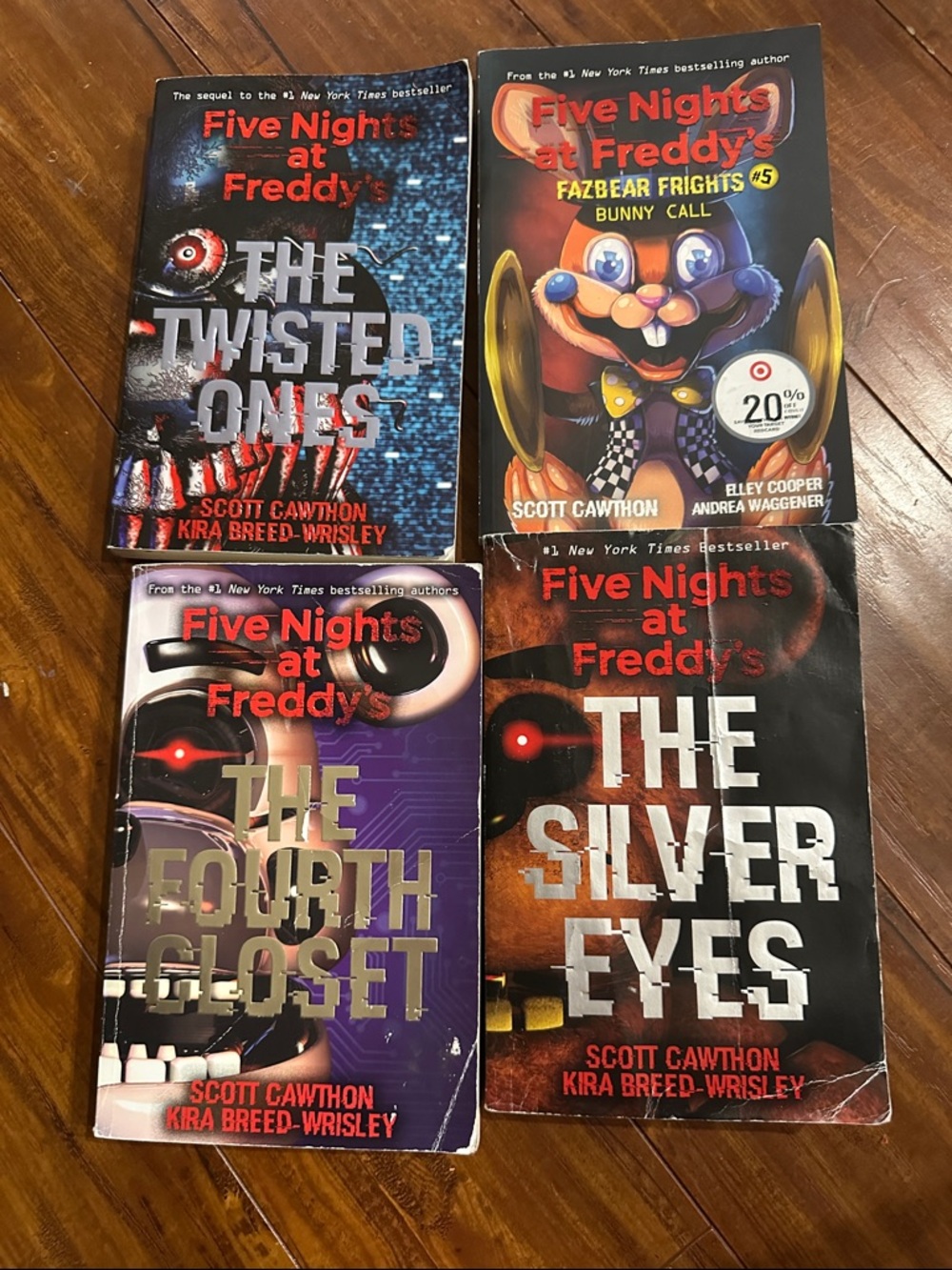 4 Five Nights at Freddy’s books lot
